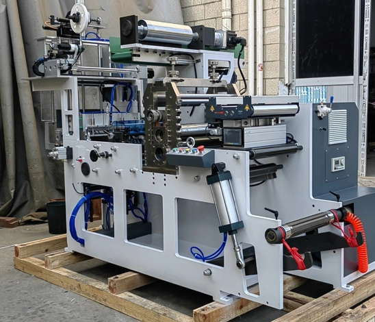 Caractéristique de LYRS-350 machine de rembobinage de la tourelle entièrement automatique économique