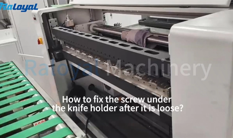 Comment réparer les vis lâches sous le porte-couteau de la machine de découpe de papier A4