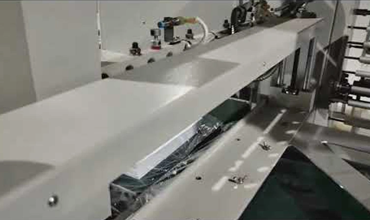 Machine d'emballage de film thermorétractable entièrement automatique