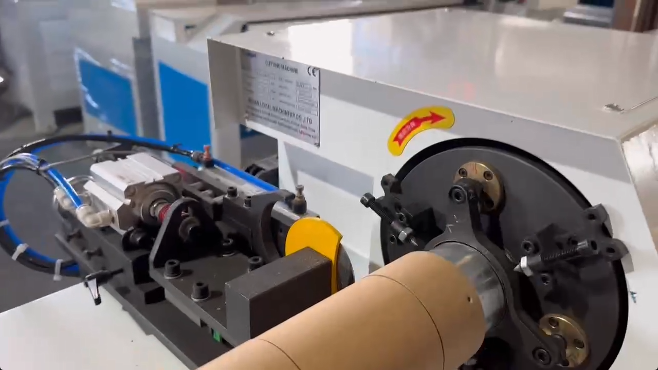 Detail_Pictures_of_LY-1600C_Fully_Automatic_Paper_Core_Cutting_Machine_02.png