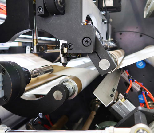 Rebobineuse à tourelle entièrement automatique sans colle non-stop 570