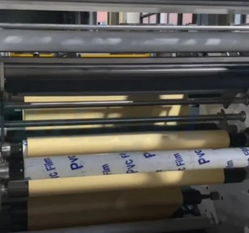 Ligne de rembobinage et d'emballage de tourelle entièrement automatique | Charge automatique-rembobinage de tourelle-coupe-poussoir