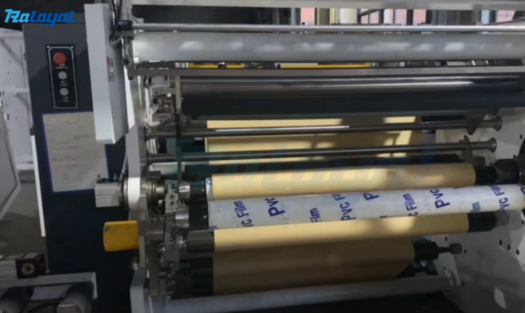 Ligne de rembobinage et d'emballage de tourelle entièrement automatique | Charge automatique-rembobinage de tourelle-coupe-poussoir