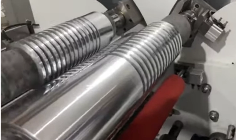 Machine de refendage de haute précision pour feuille d'aluminium/feuille de cuivre – pièce polaire de batterie au lithium
